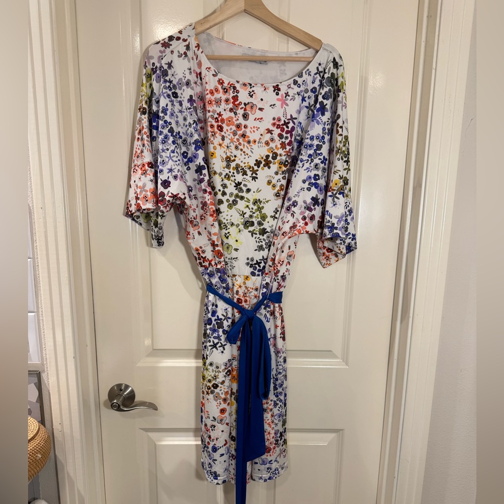 Triste Gorgeous Floral dress with Blue belt tie. Size 2x